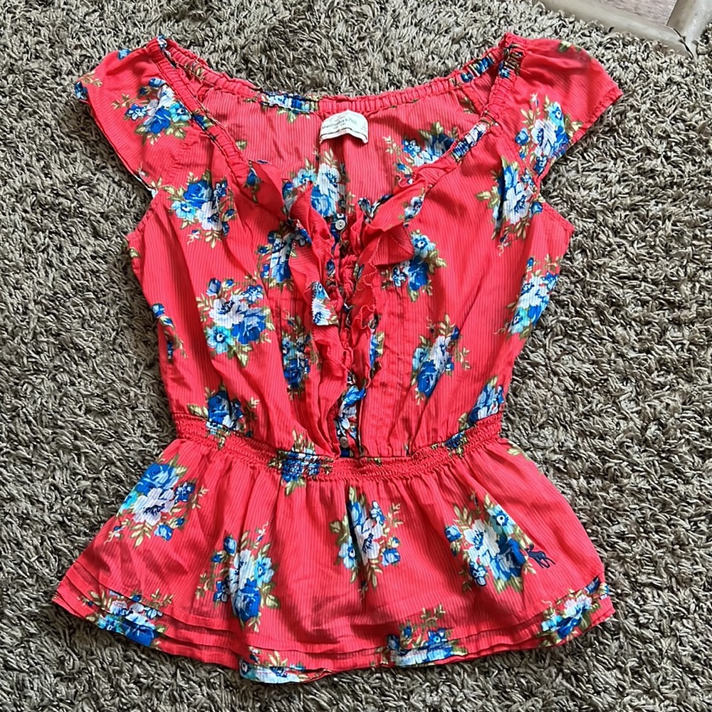 Abercrombie & Fitch Red Floral Ruffle Peplum Top size small
